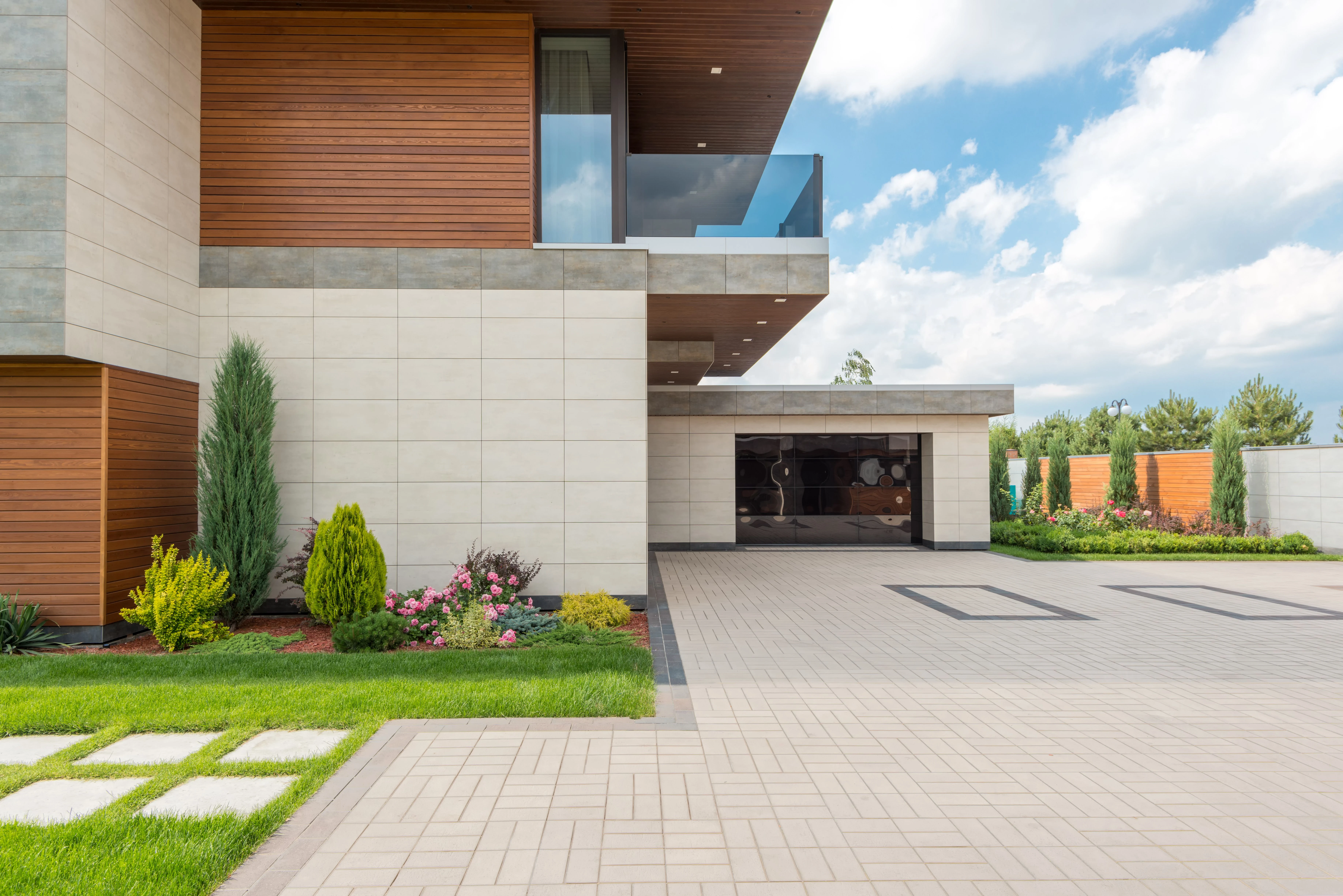 Residential garage door in Tolleson